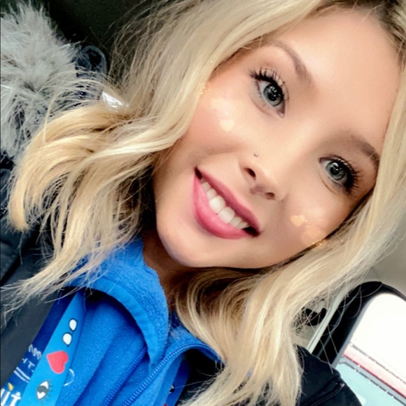 Meet your Posher, Whitney - Picture 1 of 1